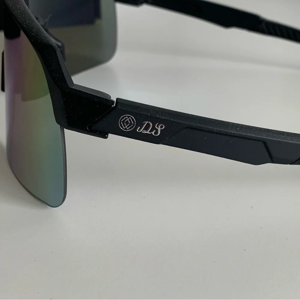 Diamond Eyewear Black Blue Sporty Sunglasses Baseball Outdoor Fishing Box Case